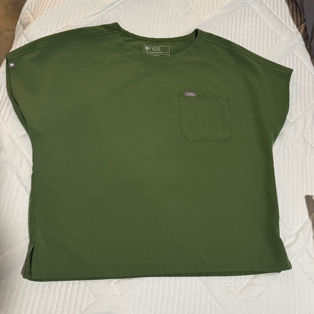 Like-New FIGS scrubs set. Olive color